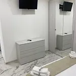 Alojamento de Acomodação e Pequeno-almoço De Rossi185 Bari